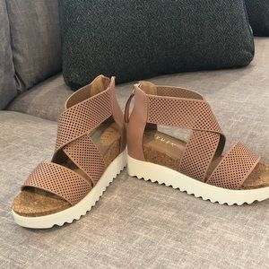steven natural comfort kea leather platform sandal